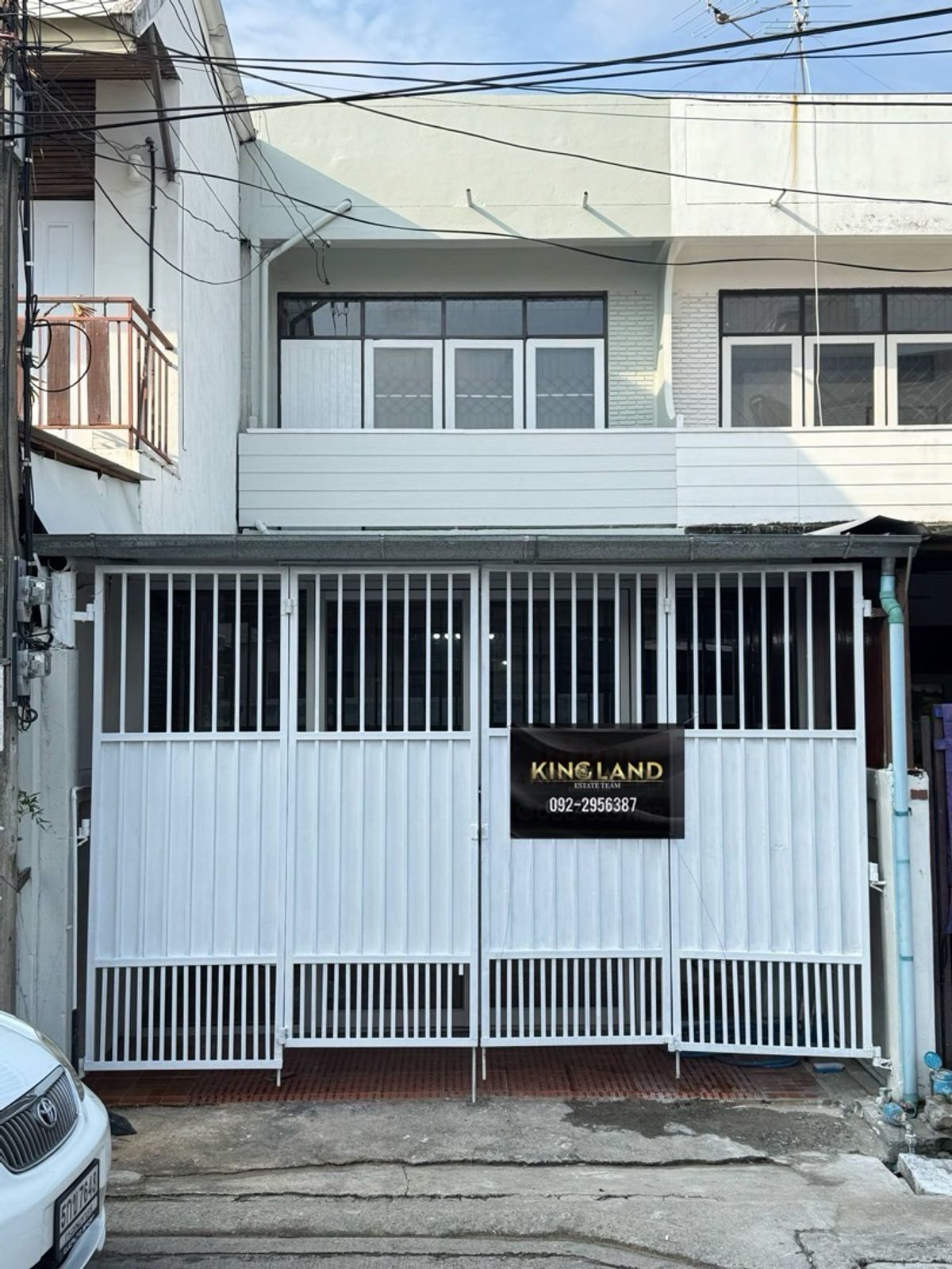 ให้เช่าทาวน์โฮมโชคชัย4 ลาดพร้าว71 : #บ้านเช่าโชคชัย4 #ทาวน์เฮ้าส์ 2 ชั้น ใจกลางโชคชัย 4 แยก 8 แค่ 18,000 บาท/เดือน! เหมาะอยู่อาศัย 🔥 ราคาดีที่สุดในโซนนี้ตอนนี้🔥

รายละเอียด:
	•	4 ห้องนอน | 2 ห้องน้ำ
	•	1 ห้องนั่งเล่น | 1 