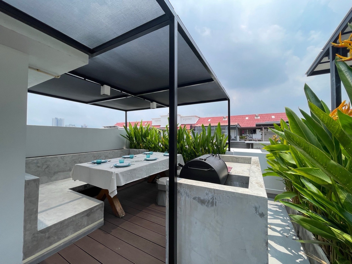 For SaleTownhomeRama3 (Riverside),Satupadit : 📢 Modern 4.5-Storey Townhome for Sale in Central Bangkok! Located just minutes from Central Rama 3 and close to the expressway – perfect for living or home office in a prime business area.