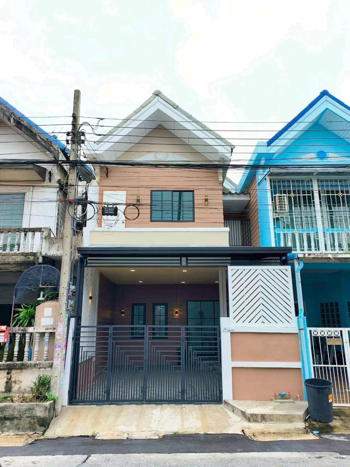 ขายทาวน์โฮมนวมินทร์ รามอินทรา : ทาวน์เฮ้าส์ 2 ชั้น หมู่บ้านแดนทอง รีโนเวท พร้อมอยู่ ห้าแยกวัชรพล ทางด่วนพระราม 9 ตลาดถนอมมิตร ตลาดออเงิน สะพานใหม่ โลตัส บิ๊กซี Top Supermarket
