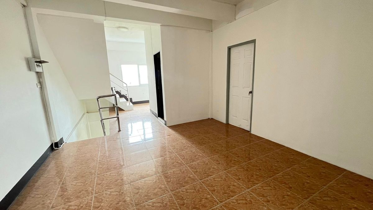 ขายทาวน์โฮมระยอง : ขายทาวน์โฮม 4 ชั้น มาบตาพุด ระยอง ทำเลดี การเดินทางสะดวกสบาย