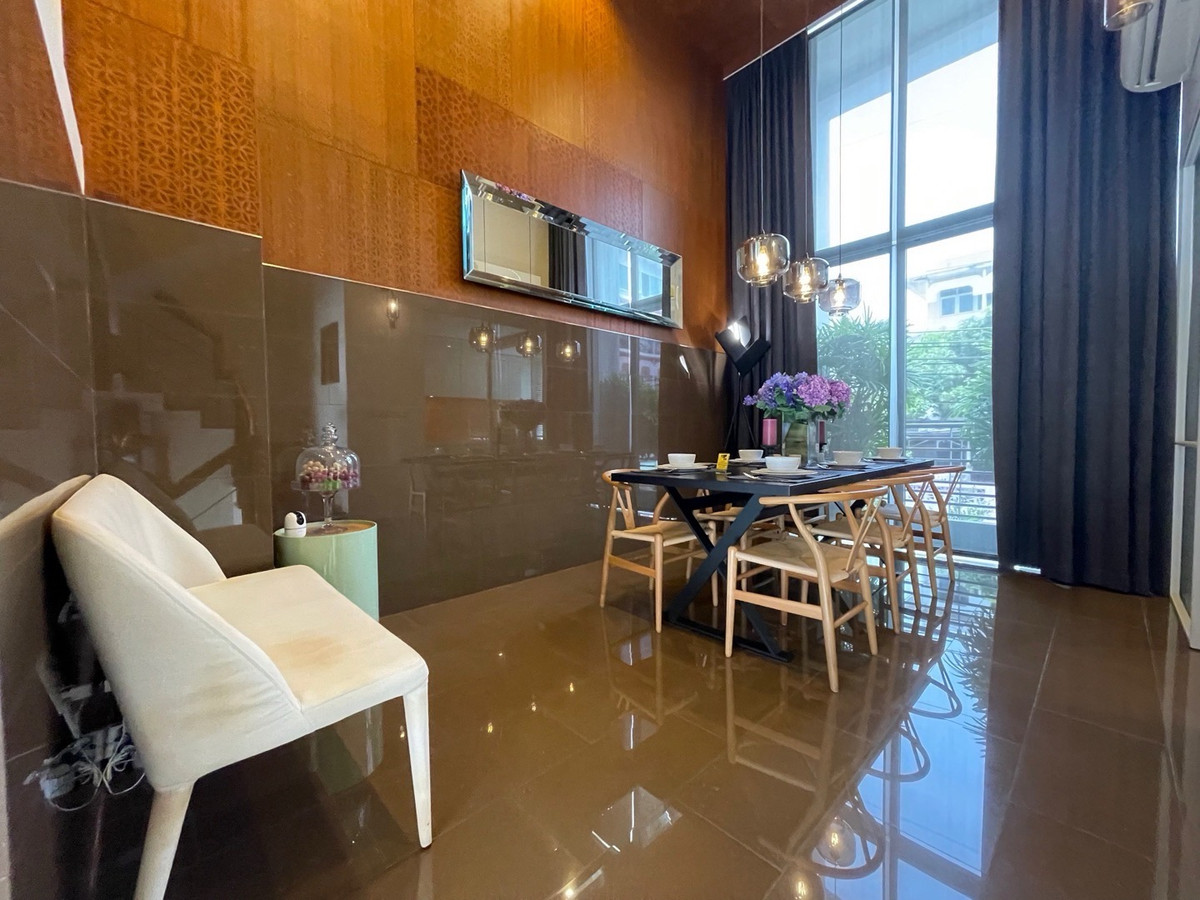 For SaleTownhomeRama3 (Riverside),Satupadit : 📢 Modern 4.5-Storey Townhome for Sale in Central Bangkok! Located just minutes from Central Rama 3 and close to the expressway – perfect for living or home office in a prime business area.