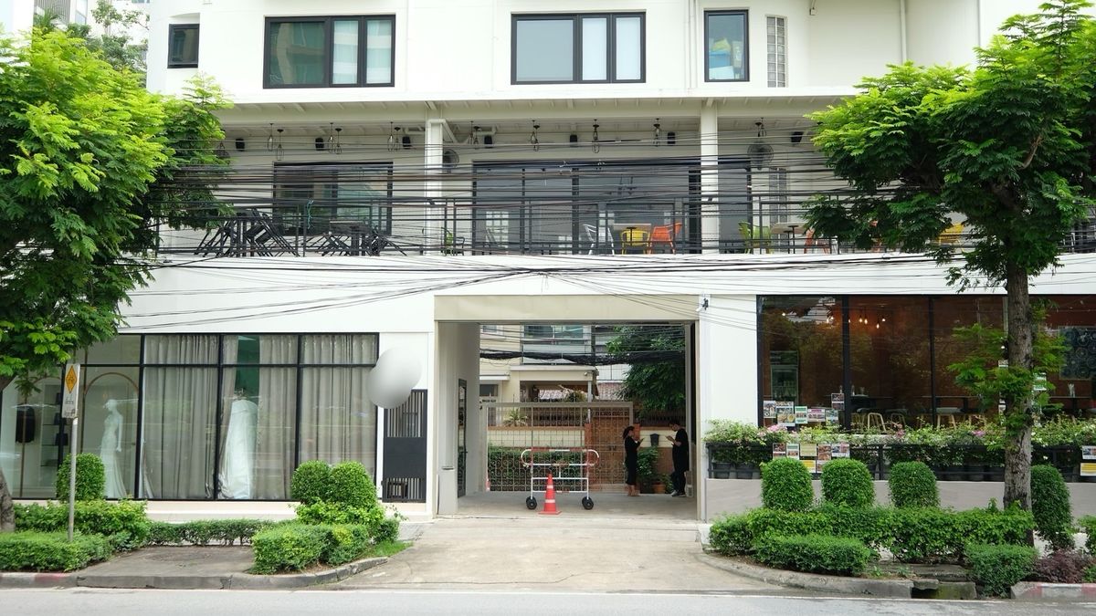 ให้เช่าร้านค้า/ตลาดนัดสาทร นราธิวาส : ปล่อยเช่า พื้นที่ชั้น 2 ขนาด 280 ตร.ม. ติดริมถนนใหญ่ ทำเลดี ใกล้ รถไฟฟ้า BTS ช่องนนทรี 500 เมตร มีที่จอดรถให้เช่า ค้าขายได้ เช่น พิลาทีส โยคะ CrossFit , คลินิก เวชกรรม ศัลยกรรม สกิน เวลเนส สุขภาพ , ออฟฟิศ โชว์รูมสินค้า เบ็ดเตล็ด