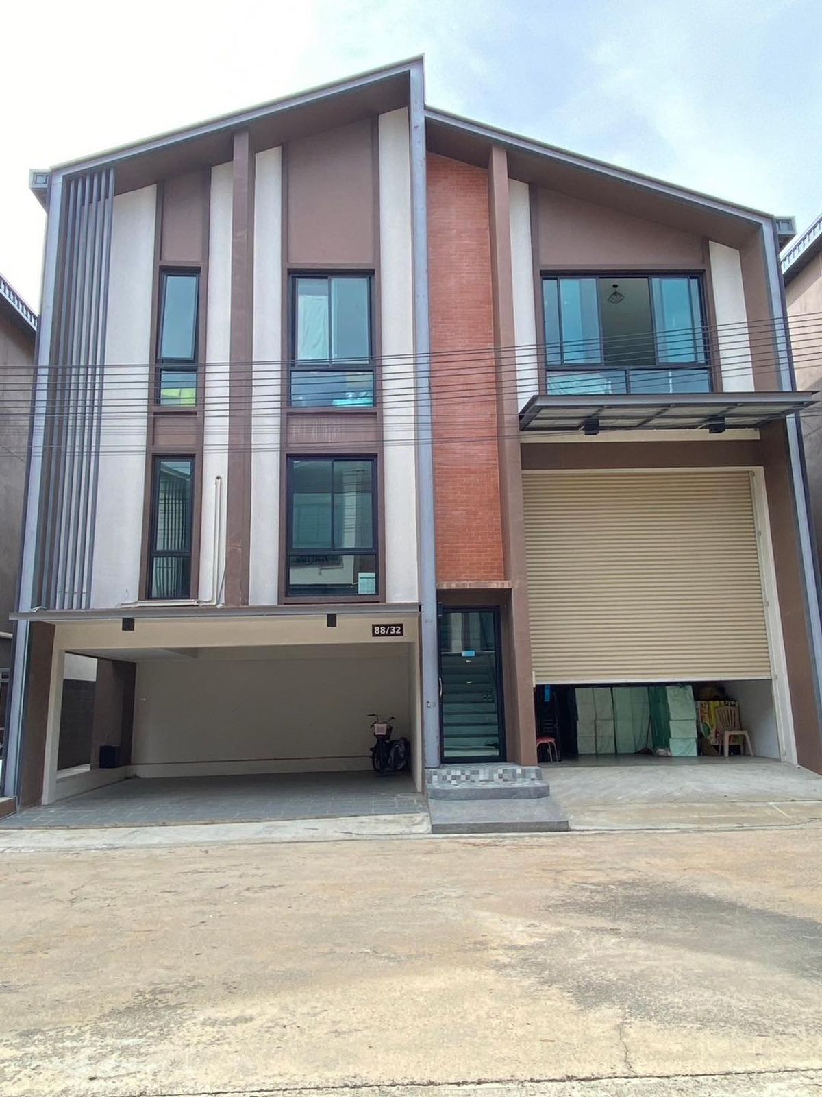 ขายโฮมออฟฟิศพุทธมณฑล ศาลายา : ขายโฮมออฟฟิศ Warehouse ไชน่าทาวน์ ศาลายา โฮมออฟฟิศ 3 ชั้น + โกดัง