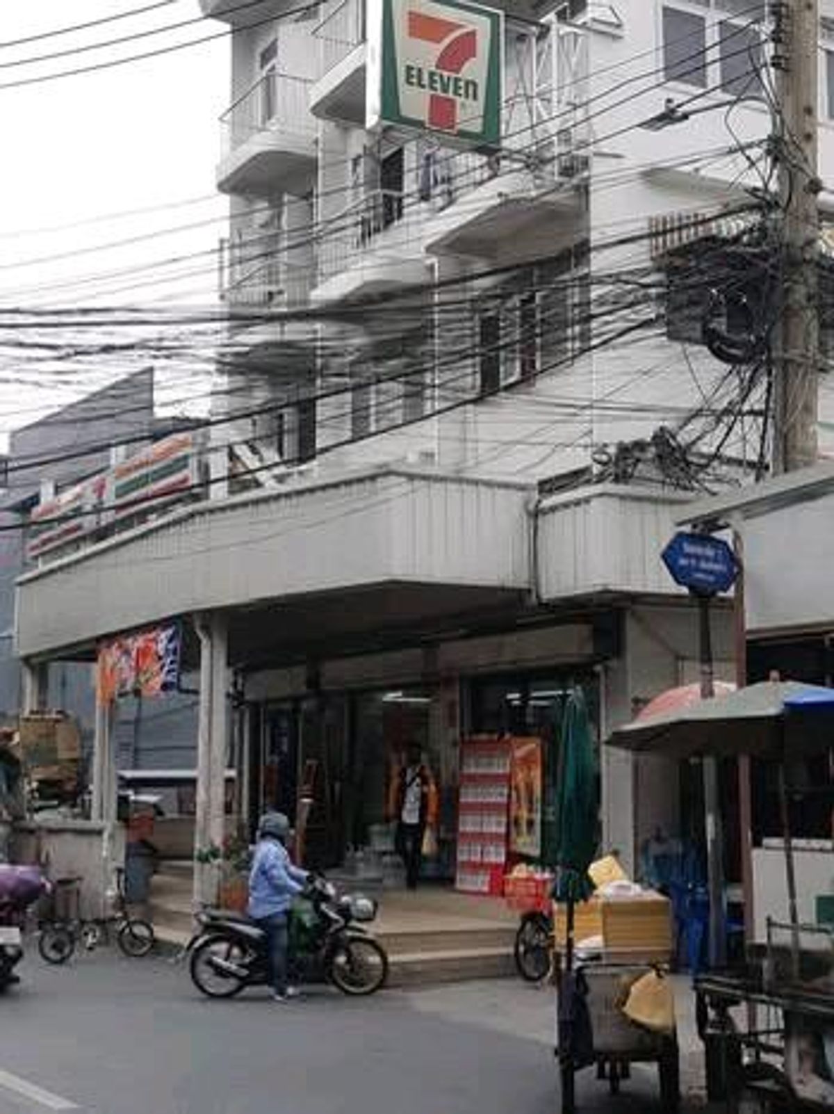 ขายกิจการโรงแรม & กิจการอพาร์ตเมนต์พระราม 9 เพชรบุรีตัดใหม่ RCA : ขายอาคารพาณิชย์ 3 คูหา ใจกลางดินแดง มี  7-Eleven เช่า ราคาพิเศษเพียง 36 ล้านบาท (ขายยกแปลง ไม่แยกขาย)