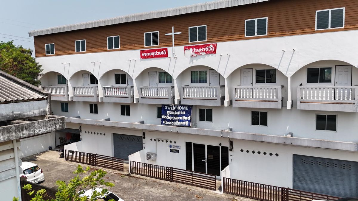 ขายทาวน์โฮมระยอง : ขายทาวน์โฮม 4 ชั้น มาบตาพุด ระยอง ทำเลดี การเดินทางสะดวกสบาย