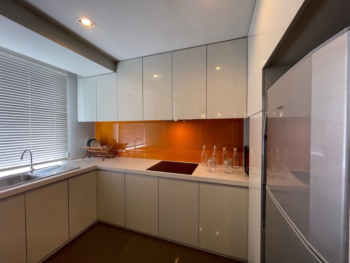 For SaleTownhomeRama3 (Riverside),Satupadit : 📢 Modern 4.5-Storey Townhome for Sale in Central Bangkok! Located just minutes from Central Rama 3 and close to the expressway – perfect for living or home office in a prime business area.