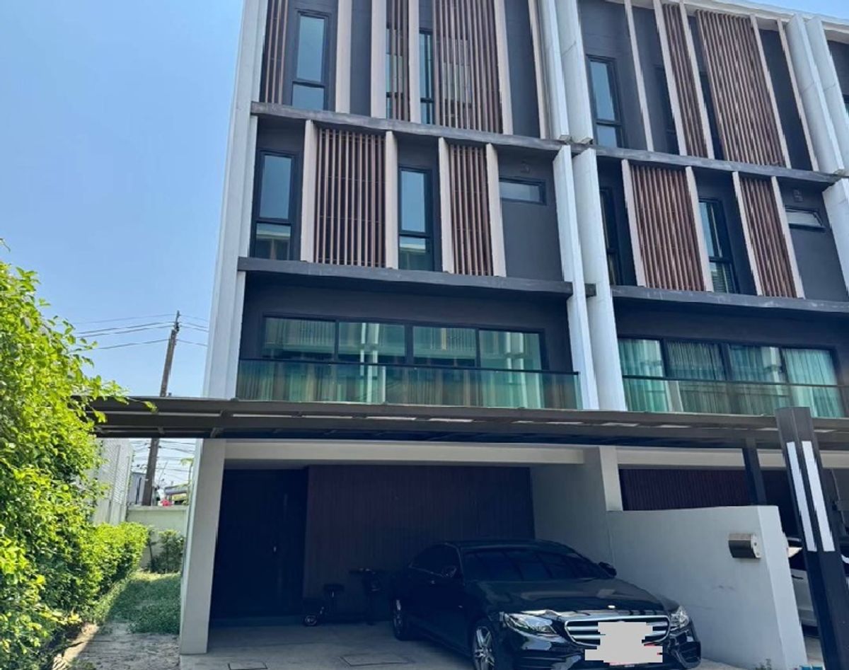 For RentHouseRatchadapisek, Huaikwang, Suttisan : For Rent, 2 -storey detached house for rent, Sutthisan, Huai Khwang / Soi Pracharat Bamphen 17, near MRT, very beautiful house / air conditioner / full furniture Fully Furnished