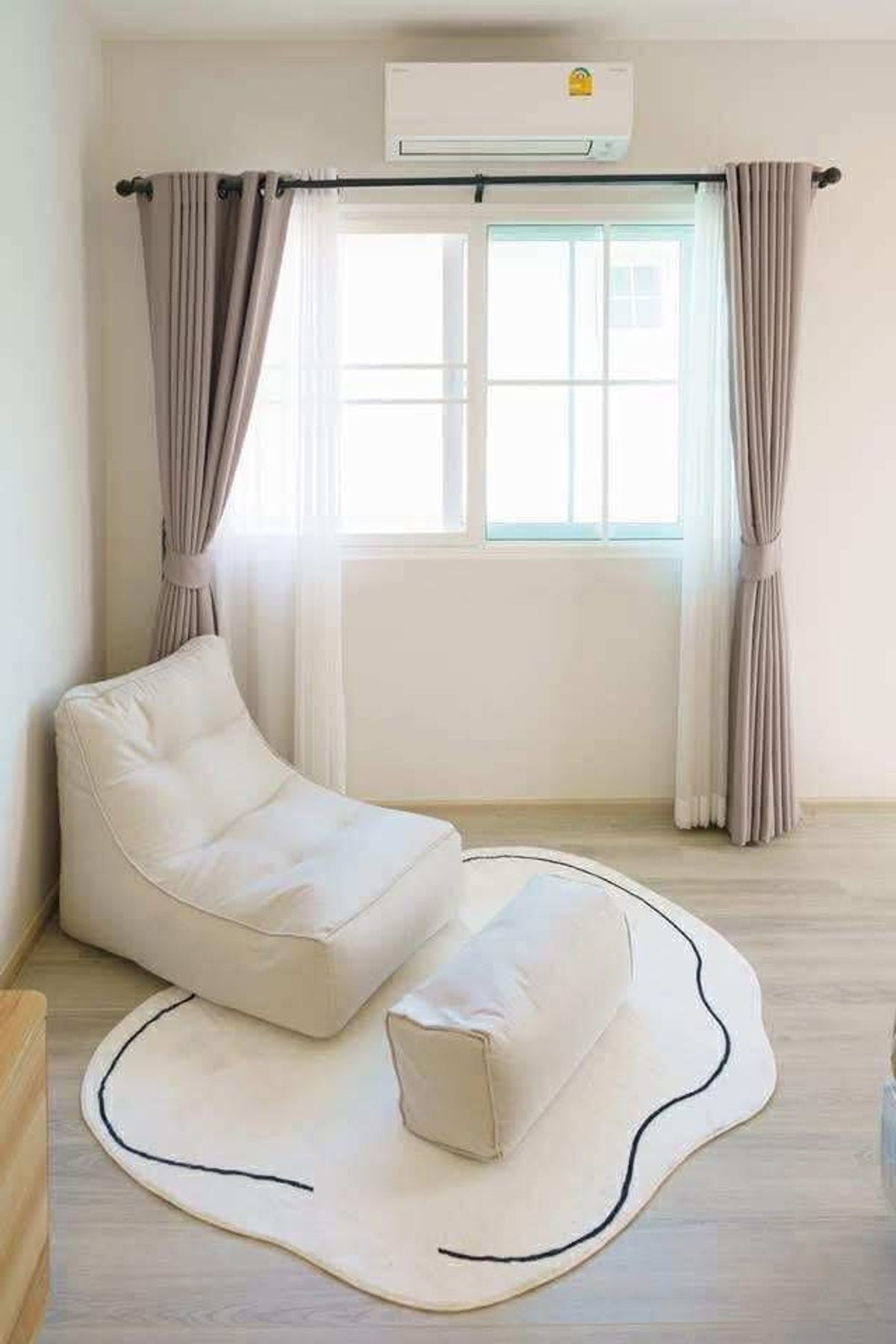 For RentHouseBangna, Bearing, Lasalle : Home And complete electrical appliances Chaiyapruek Project, Bang Na Km. 15 (L&MP; H), good location, near Mermaka, only 5 minutes.