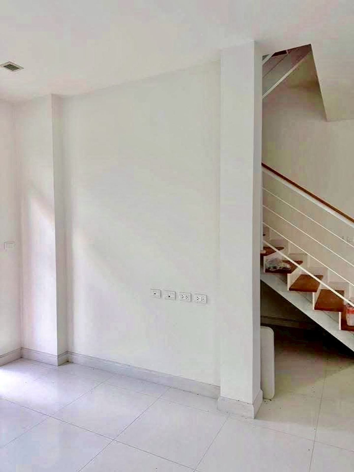 ขายบ้านแจ้งวัฒนะ เมืองทอง : ขายบ้านเดี่ยว 2 ชั้น หมู่บ้านเพอร์เฟค เพลส ชัยพฤกษ์-แจ้งวัฒนะ เนื้อที่ 67.5 ตารางวา 3 ห้องนอน ติดถนนหอการค้าไทย ตำบลบางตะไนย์ อำเภอปากเกร็ด จังหวัดนนทบุรี