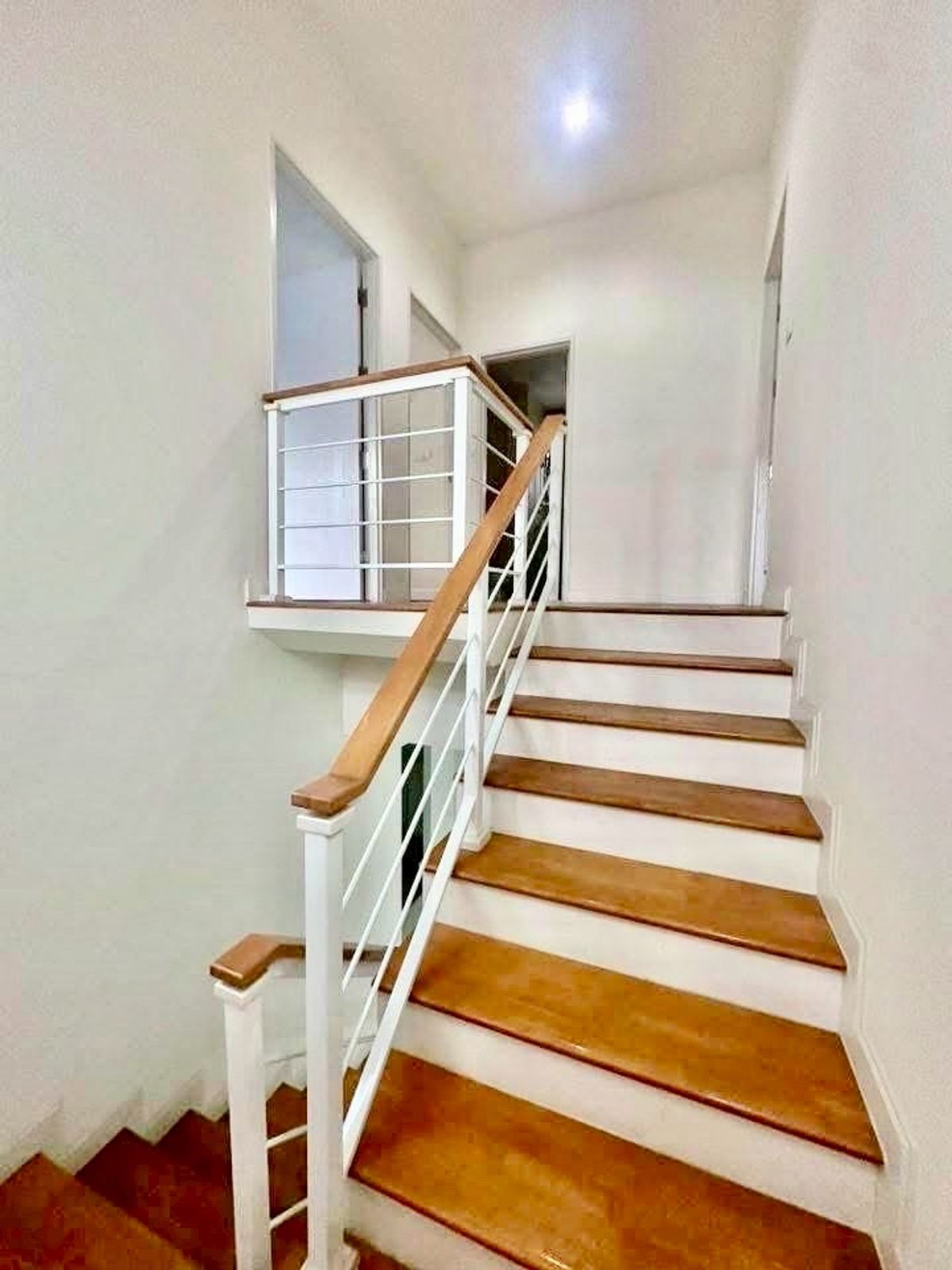 ขายบ้านแจ้งวัฒนะ เมืองทอง : ขายบ้านเดี่ยว 2 ชั้น หมู่บ้านเพอร์เฟค เพลส ชัยพฤกษ์-แจ้งวัฒนะ เนื้อที่ 67.5 ตารางวา 3 ห้องนอน ติดถนนหอการค้าไทย ตำบลบางตะไนย์ อำเภอปากเกร็ด จังหวัดนนทบุรี