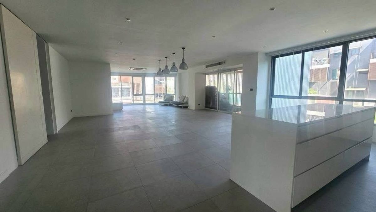 ขายคอนโดอ่อนนุช อุดมสุข : Click condo sukhumvit 65 for sale ( pet friendly )