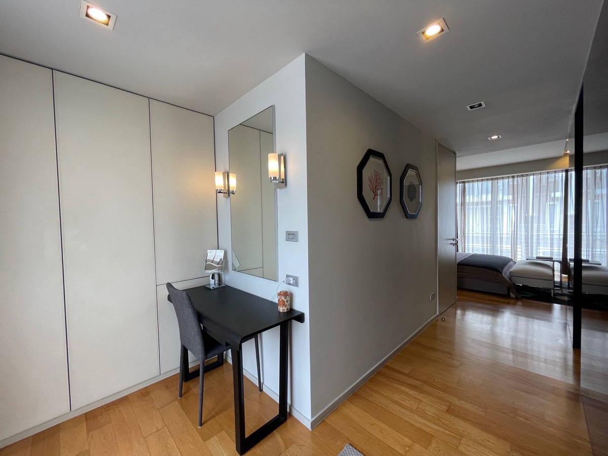 For SaleTownhomeRama3 (Riverside),Satupadit : 📢 Modern 4.5-Storey Townhome for Sale in Central Bangkok! Located just minutes from Central Rama 3 and close to the expressway – perfect for living or home office in a prime business area.