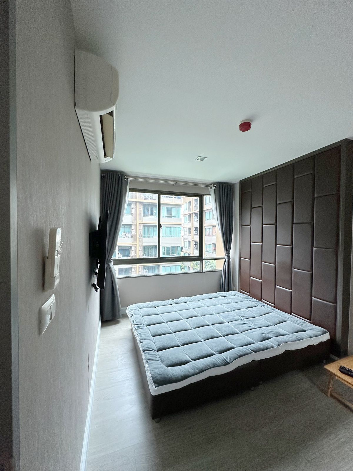 ขายคอนโดรัชดา ห้วยขวาง : ค่าโอนกรรมสิทธิ์ฟรี 🏢 ขายคอนโด! ส่วนกลางครบ เฟอร์นิเจอร์พร้อม แพ็คกระเป๋าเข้าอยู่ได้เลย ที่Metro Luxe Ratchada (เมโทร ลักซ์ รัชดา)  🛍️