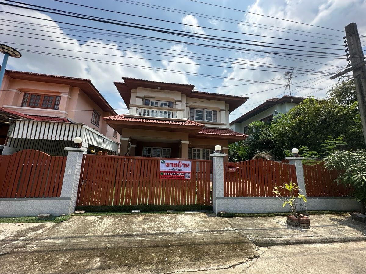For SaleHouseRathburana, Suksawat : Detached house, not more than 4 million, ready to extend all the wide areas around the house in front of the house, not colliding with anyone.