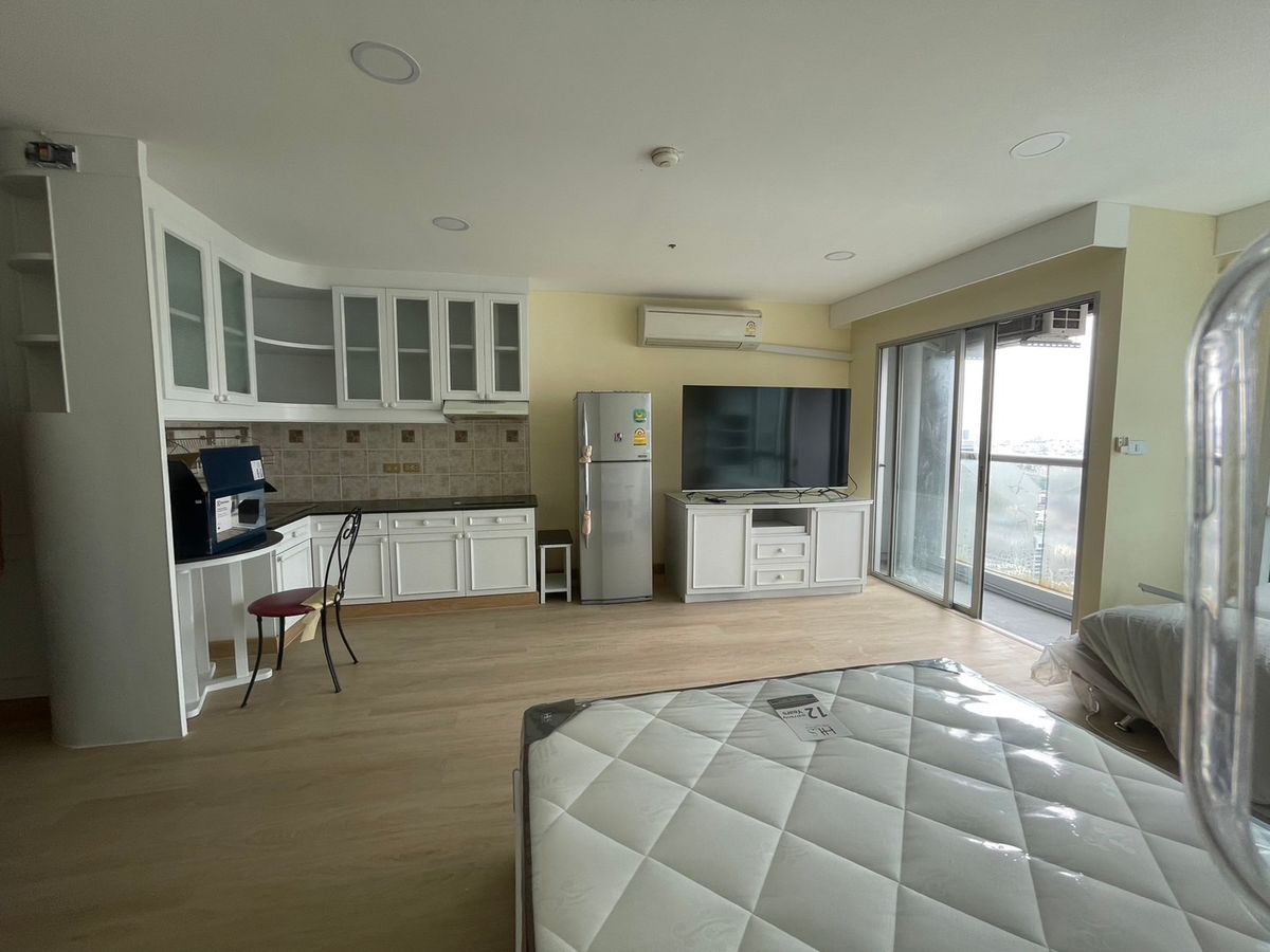 For RentCondoSilom, Saladaeng, Bangrak : Silom Suite Room for Rent (Sathorn 12)