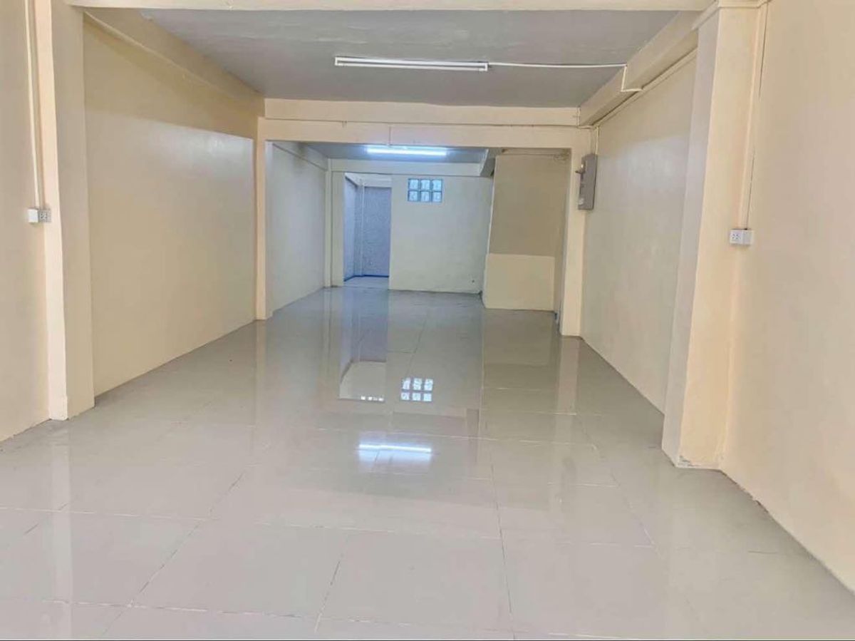 For SaleShop HouseRathburana, Suksawat : Commercial building for sale 4.5 floors 17 square wah   Suksawat Road 37/6 Bang Phueng Subdistrict, Phra Pradaeng District, Samut Prakan