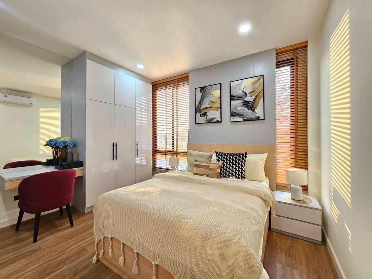 ขายพัทยา บางแสน ชลบุรี สัตหีบ : ขายบ้านพูลวิลล่า 2ชั้น บางละมุง ชลบุรี สไตล์โมเดิร์น สระว่ายน้ำดีไซน์สุดหรู พร้อมด้วยเฟอร์นิเจอร์และเครื่องใช้ไฟฟ้า