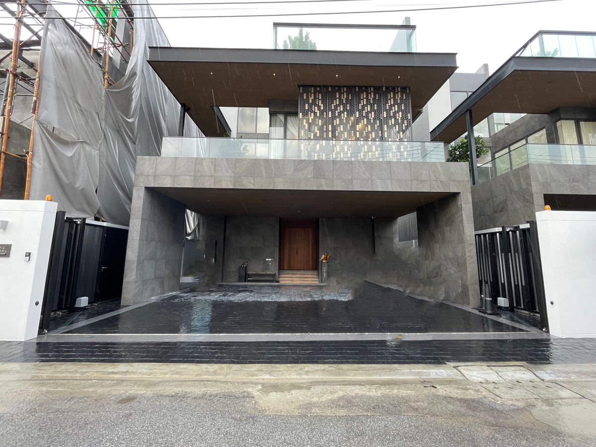 ขายบ้านโชคชัย4 ลาดพร้าว71 : ขายบ้านเดี่ยวพูลวิลล่าหรู 3 ชั้น เทียร์ร่า ลาดพร้าว 41 ฟังก์ชัน 5 ห้องนอน 6 ห้องน้ำ 4 ที่จอดรถ ตกแต่งครบพร้อมเฟอร์นิเจอร์ ใจกลางเมืองลาดพร้าว 41 ติด MRT ภาวนา เพียง550 ม. 