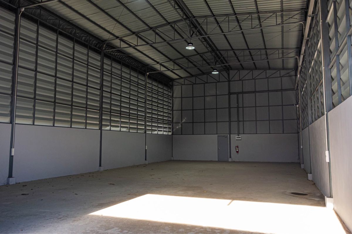 For RentWarehouseLadkrabang, Suwannaphum Airport : 📦 Warehouse for Rent, area 200 sqm. location Chaloem Phrakiat Rama 9, connect to On-Nut, Phatthanakan, Srinagarindra