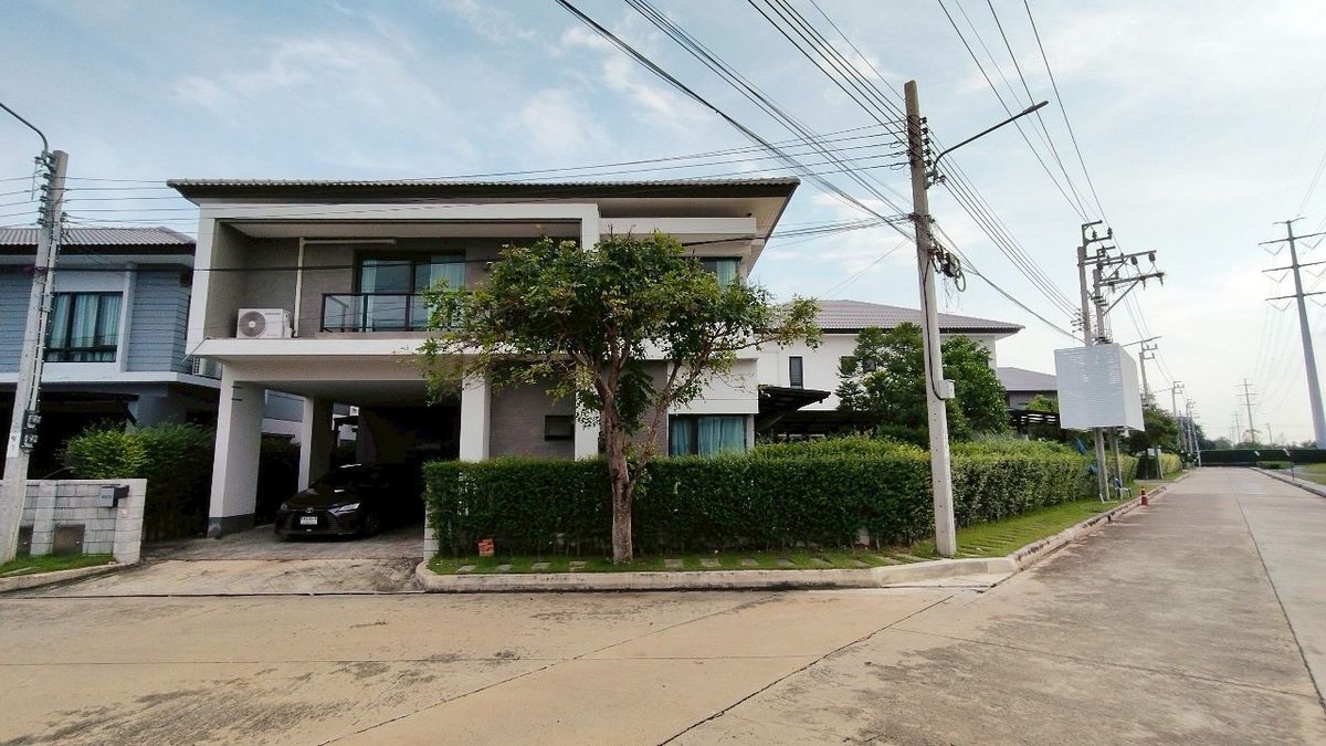 For RentHouseRama5, Ratchapruek, Bangkruai : 🏡 For Rent / Sale: Luxury Corner House at “Centro Ratchapruek – Suanpak”
🌳 Peaceful, private, and surrounded by greenery — Just 5 minutes from expressway and BTS