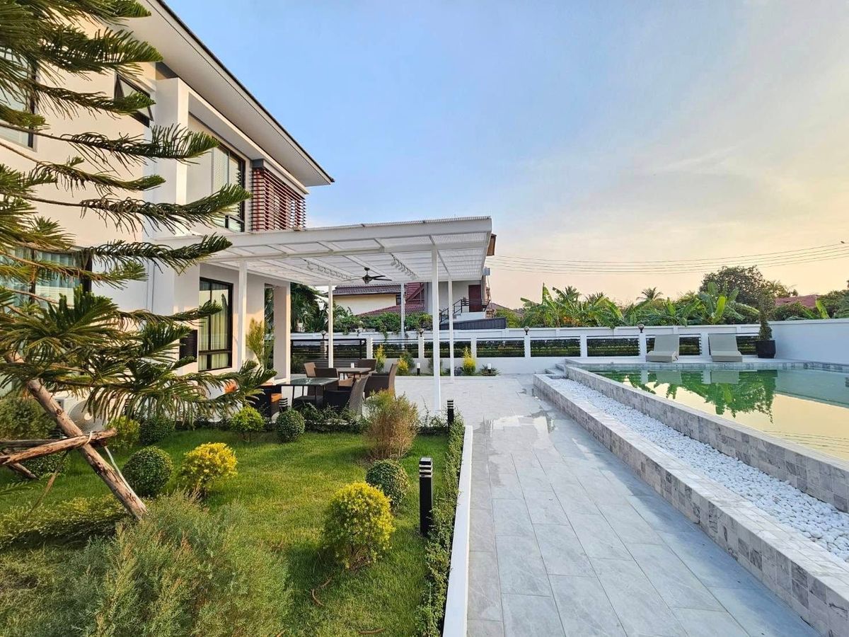 ขายพัทยา บางแสน ชลบุรี สัตหีบ : ขายบ้านพูลวิลล่า 2ชั้น บางละมุง ชลบุรี สไตล์โมเดิร์น สระว่ายน้ำดีไซน์สุดหรู พร้อมด้วยเฟอร์นิเจอร์และเครื่องใช้ไฟฟ้า