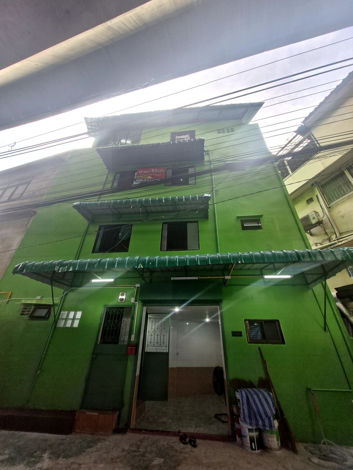 For SaleShop HouseSiam Paragon ,Chulalongkorn,Samyan : Selling a building in Pathumwan in the heart of the city. Good location. Sell cheap.
