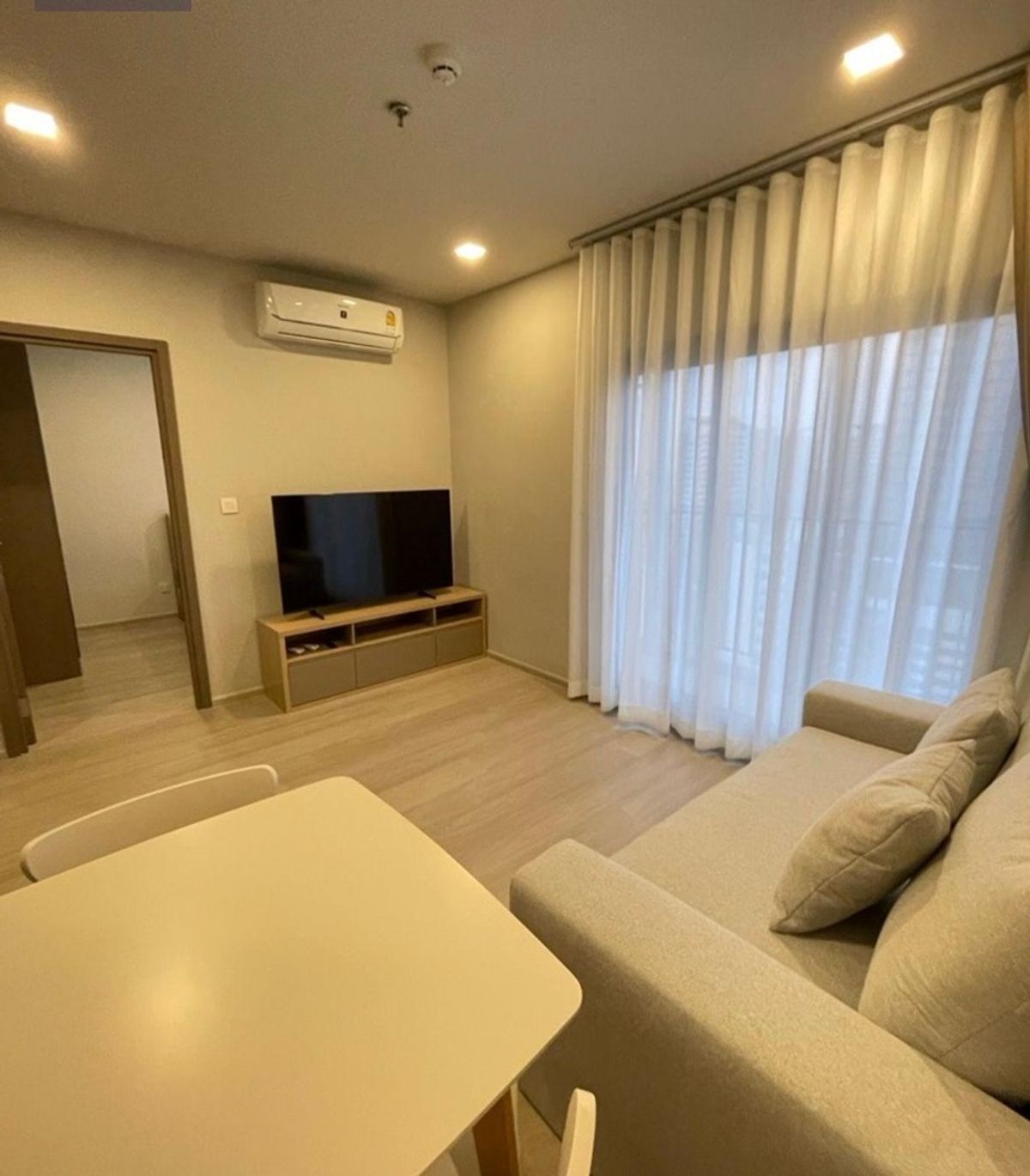 For RentCondoLadprao, Central Ladprao : Renting Life Phahon -Ladprao beautiful, good location, ready to be near BTS, Lat Phrao Intersection Interested in Atline@841QLNR
