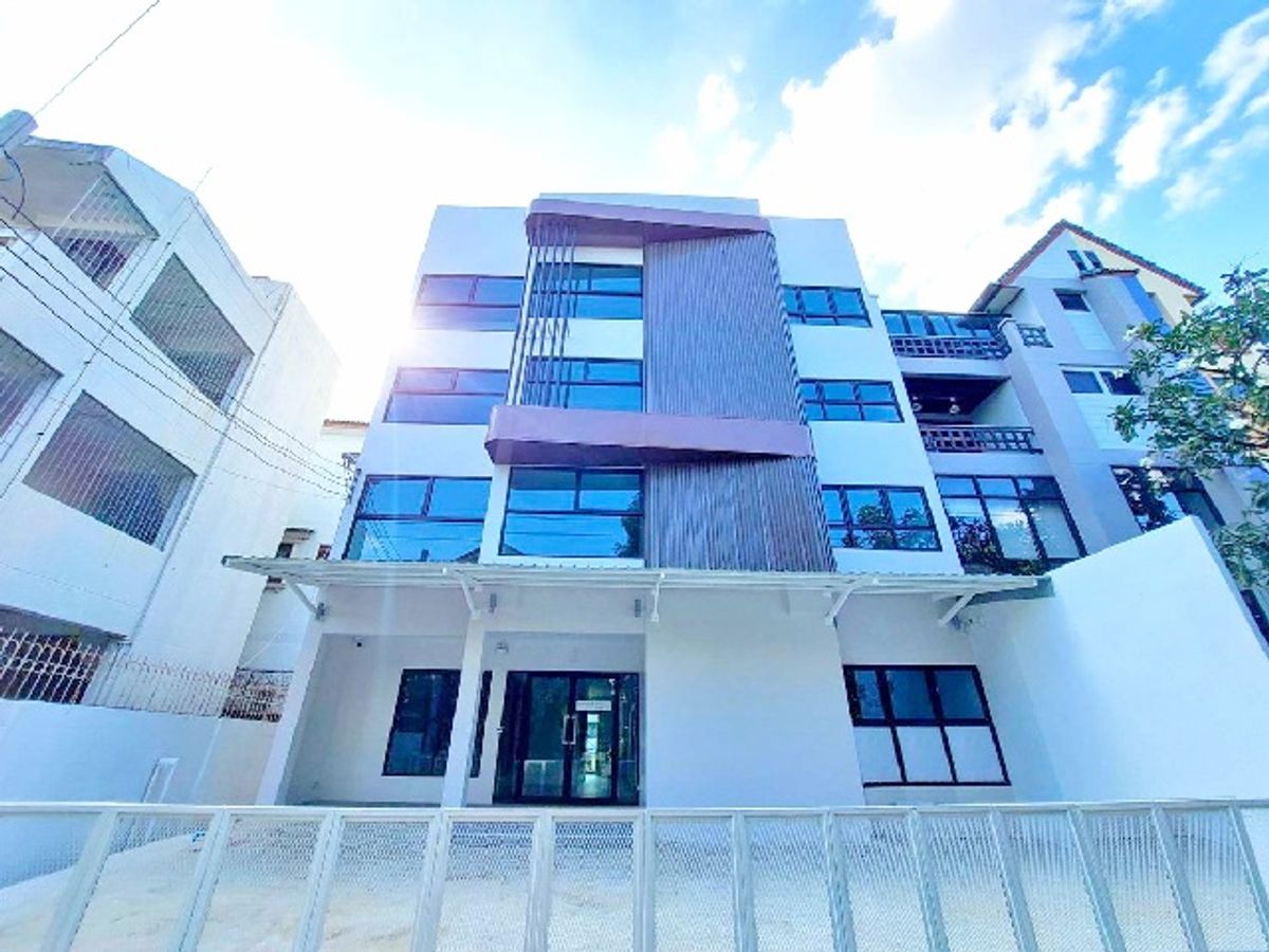 For RentOfficeSapankwai,Jatujak : Chatuchak red electric train 450 m. Vibhavadi Rangsit 11-19 Building 4, MRT Phahonyothin, 30 car parks, 8 rooms, 600 sq.m., 145 sq.w., Chatuchak area.