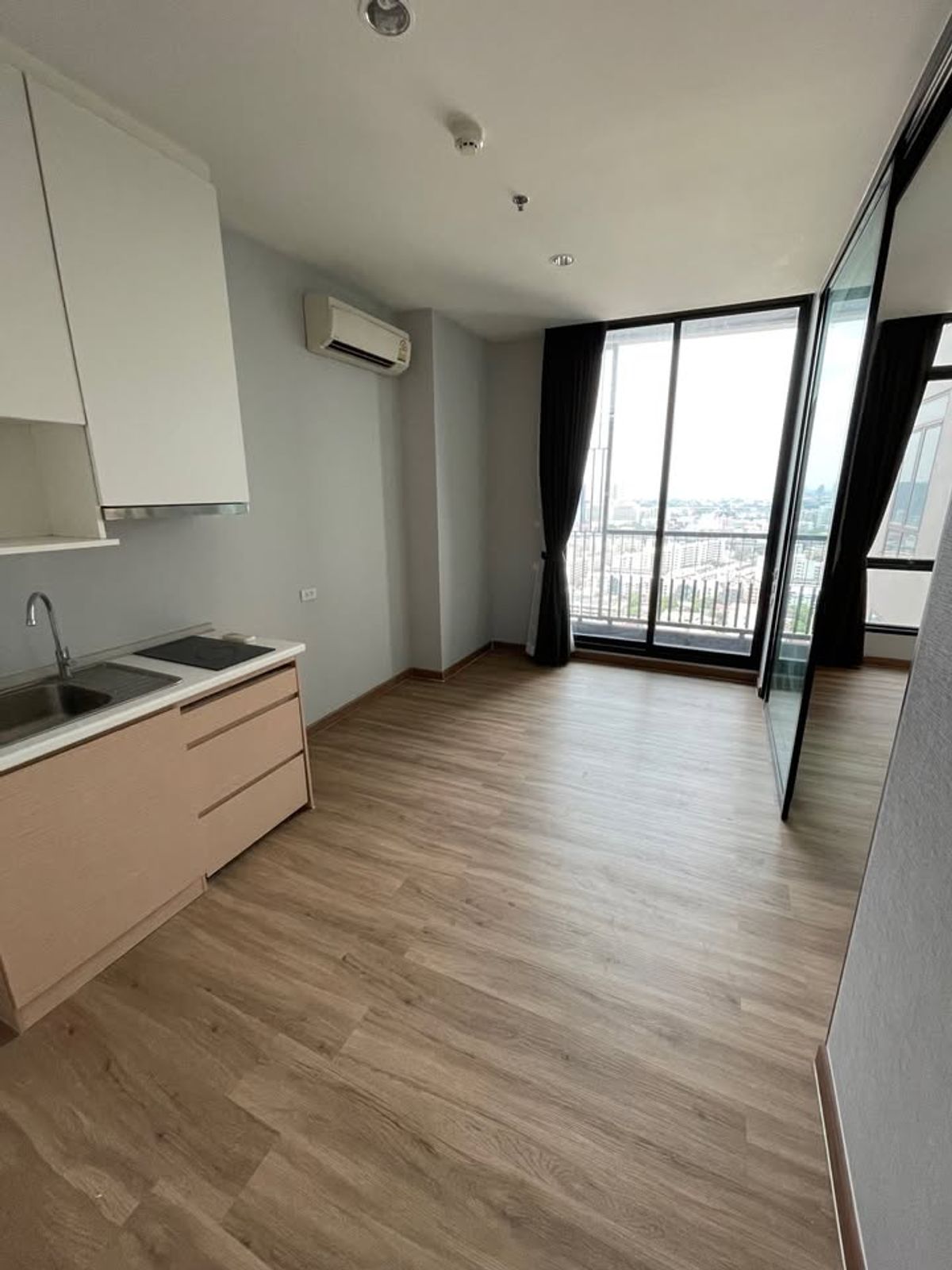 ขายคอนโดราชเทวี พญาไท : (เจ้าของขายเอง) ราคาต่ำสุด 1 Bed 1Bath ชั้นสูง วิวจากห้องเห็นอนุสาวรีย์ชัย