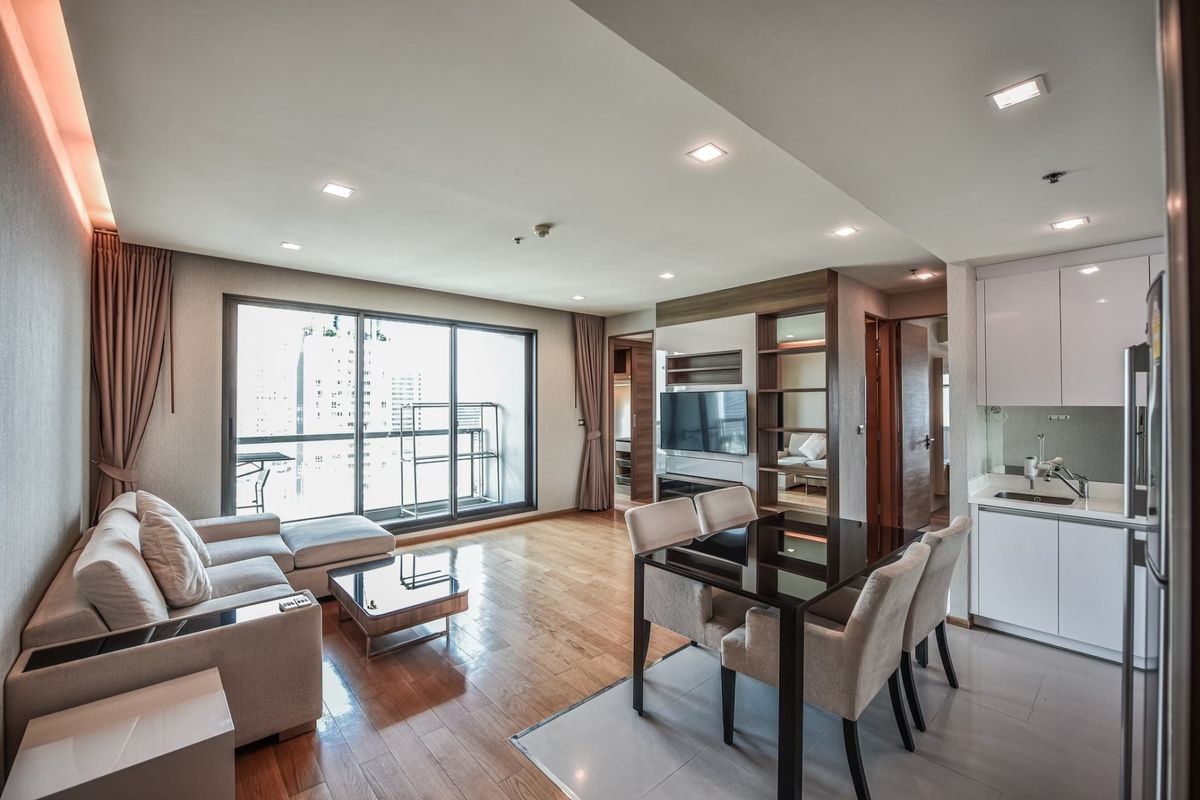 ขายคอนโดสาทร นราธิวาส : [Hot Deal!] 2BR Condo at The Address Sathorn✨ | 80 Sq.m | High Floor | Mahanakhon View | Walk to BTS St.Louis 🚶‍♂️🚆
