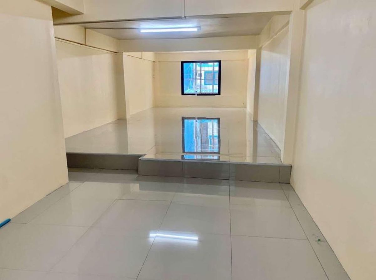 For SaleShop HouseRathburana, Suksawat : Commercial building for sale 4.5 floors 17 square wah   Suksawat Road 37/6 Bang Phueng Subdistrict, Phra Pradaeng District, Samut Prakan
