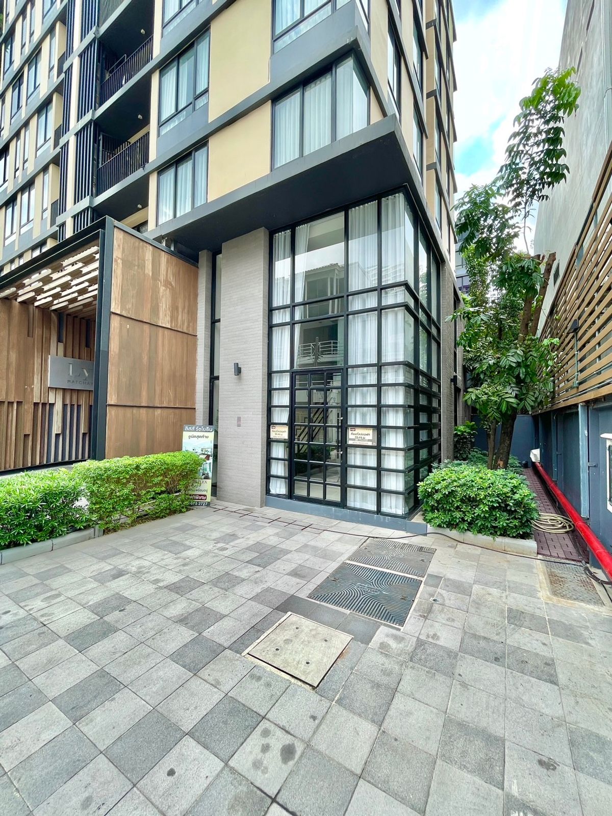 ขายคอนโดเกษตรศาสตร์ รัชโยธิน : คอนโดบรรยากาศบ้าน!!! Duplex 55 ตรม ชั้น 1 บรรยากาศเหมือนอยู่บ้านเพดานสูง กับราคาพิเศษ 5.59 ล้าน เท่านั้น (0624163966 แพรว)