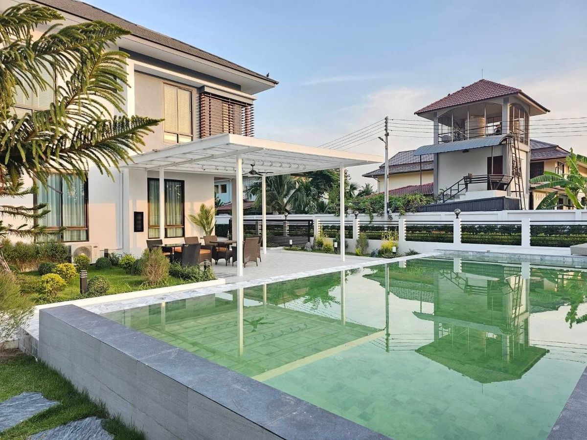 ขายพัทยา บางแสน ชลบุรี สัตหีบ : ขายบ้านพูลวิลล่า 2ชั้น บางละมุง ชลบุรี สไตล์โมเดิร์น สระว่ายน้ำดีไซน์สุดหรู พร้อมด้วยเฟอร์นิเจอร์และเครื่องใช้ไฟฟ้า