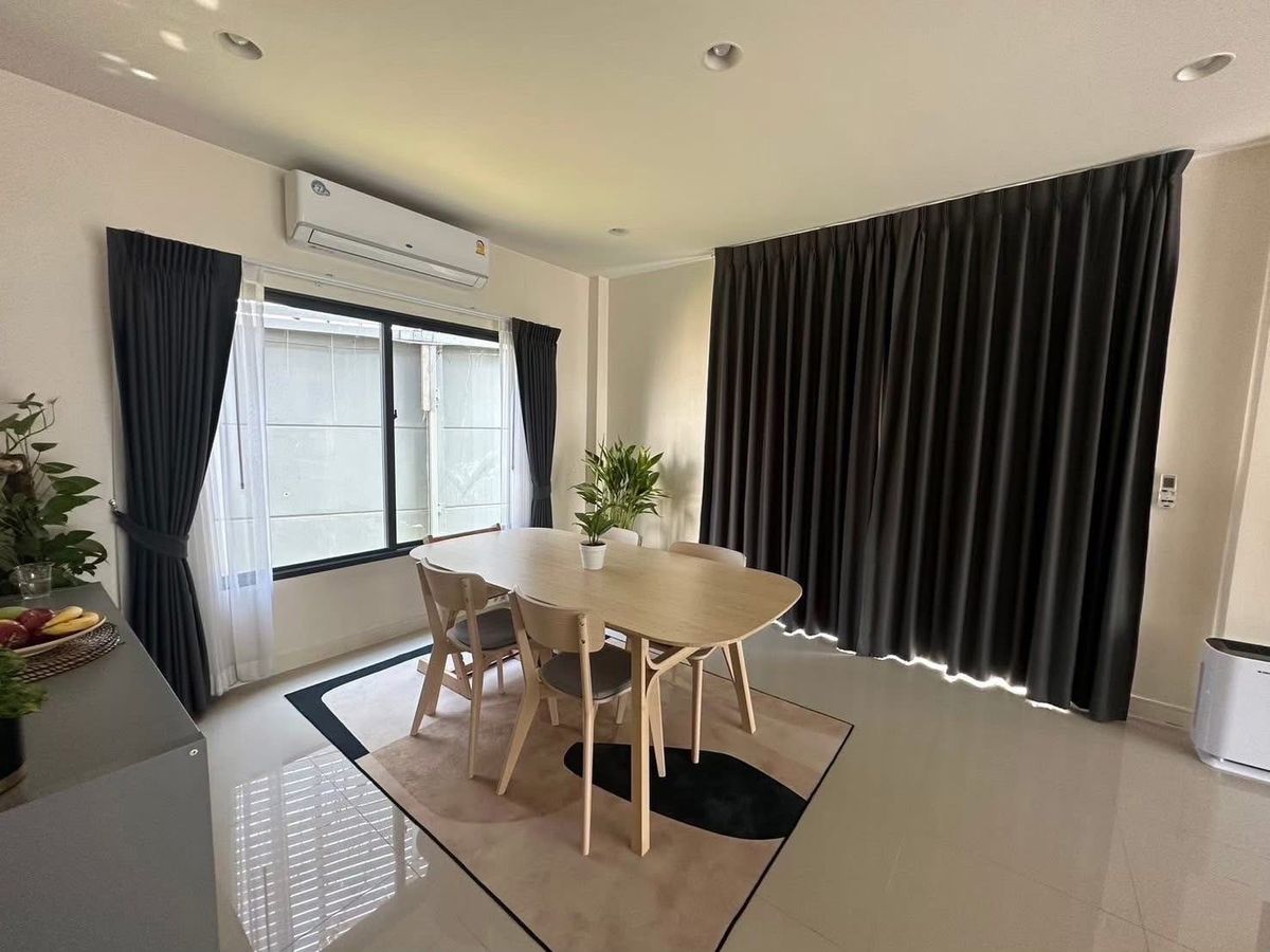 For RentHousePattanakan, Srinakarin : For Rent: Spacious 2-Storey House | Setthasiri Krungthep Kreetha | Only 700m from Brighton College BKK