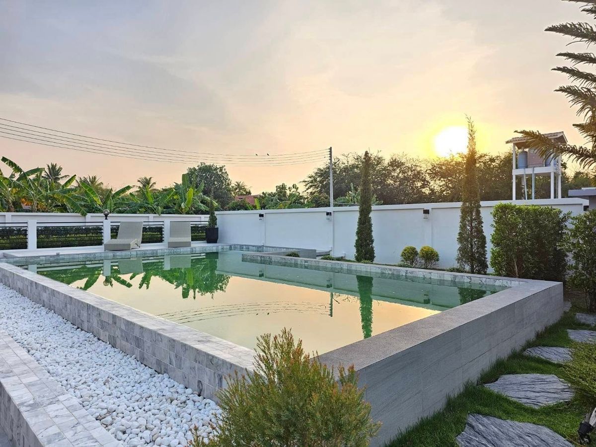 ขายพัทยา บางแสน ชลบุรี สัตหีบ : ขายบ้านพูลวิลล่า 2ชั้น บางละมุง ชลบุรี สไตล์โมเดิร์น สระว่ายน้ำดีไซน์สุดหรู พร้อมด้วยเฟอร์นิเจอร์และเครื่องใช้ไฟฟ้า