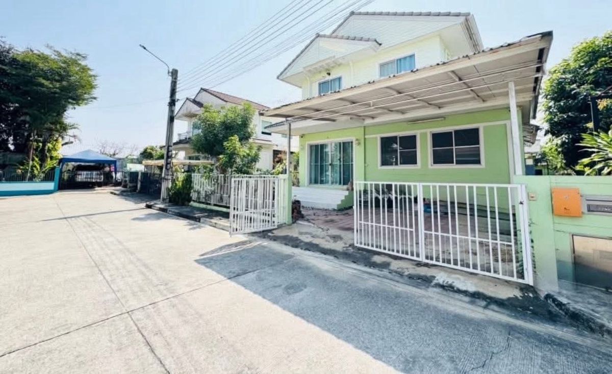 ขายบ้านสมุทรปราการ สำโรง : หมู่บ้านชลลดา สุวรรณภูมิ ขนาด 56.02 ตร.ว. พื้นที่ใช้สอย 150.00 ตร.ม. 4 ห้องนอน 2 ห้องน้ำ 2 ที่จอดรถ ราคาต่ำกว่าตลาด!!  3,900,000 บาท