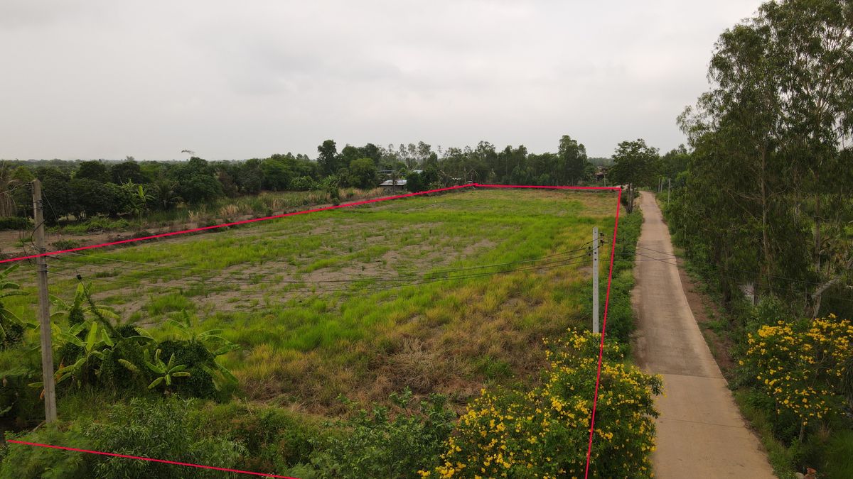 ขายที่ดินนครนายก : ขายที่ดินเปล่า 6ไ ร่ 195 ตร.ว. ติดถนน 3 ด้าน มีคลอง  2 ด้าน ยาวกับถนนคอนกรีต 180 เมตร