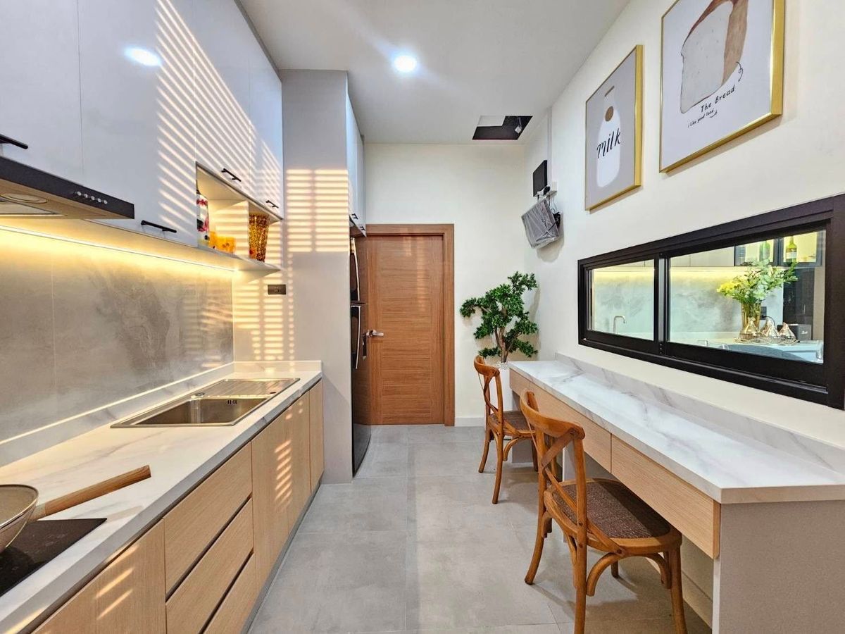 ขายพัทยา บางแสน ชลบุรี สัตหีบ : ขายบ้านพูลวิลล่า 2ชั้น บางละมุง ชลบุรี สไตล์โมเดิร์น สระว่ายน้ำดีไซน์สุดหรู พร้อมด้วยเฟอร์นิเจอร์และเครื่องใช้ไฟฟ้า