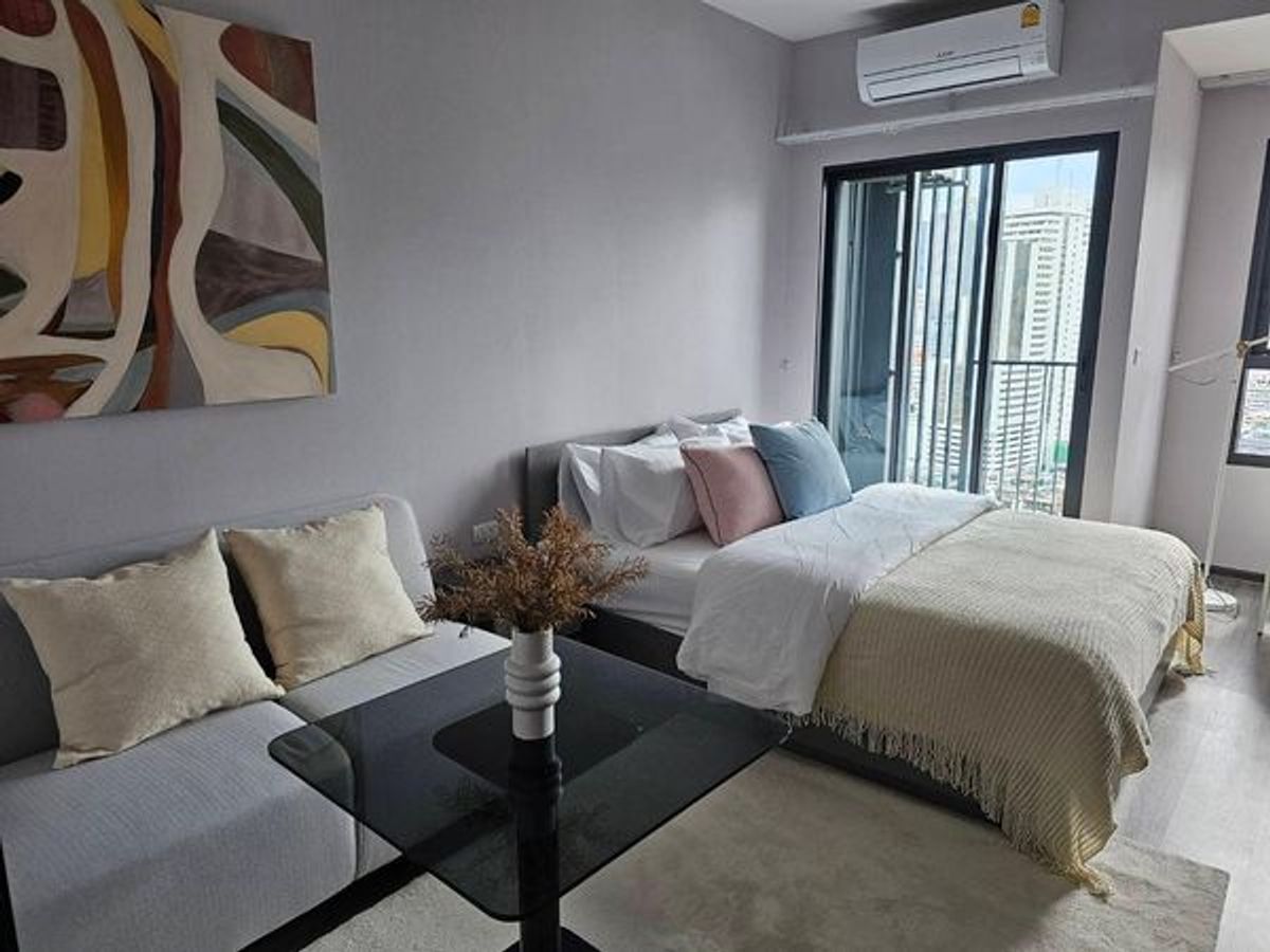 For RentCondoSiam Paragon ,Chulalongkorn,Samyan : Ideo Chula Samyan【𝐑𝐄𝐍𝐓】🔥A room with natural light throughout the area, fully furnished with built-ins, in the heart of Samyan🔥 Contact Line ID: @hacondo