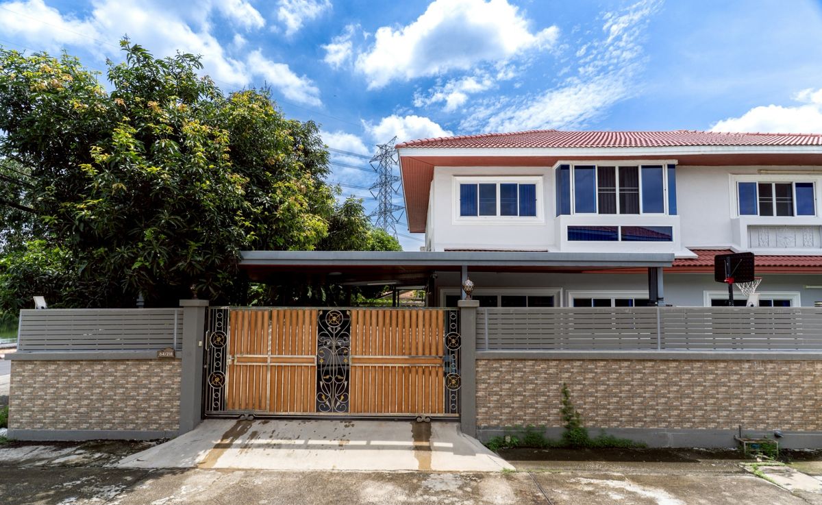 บ้านนนทบุรี บางใหญ่ บางบัวทอง : คฤหาสน์หรู 9 ห้อง ต่ำกว่าทุน