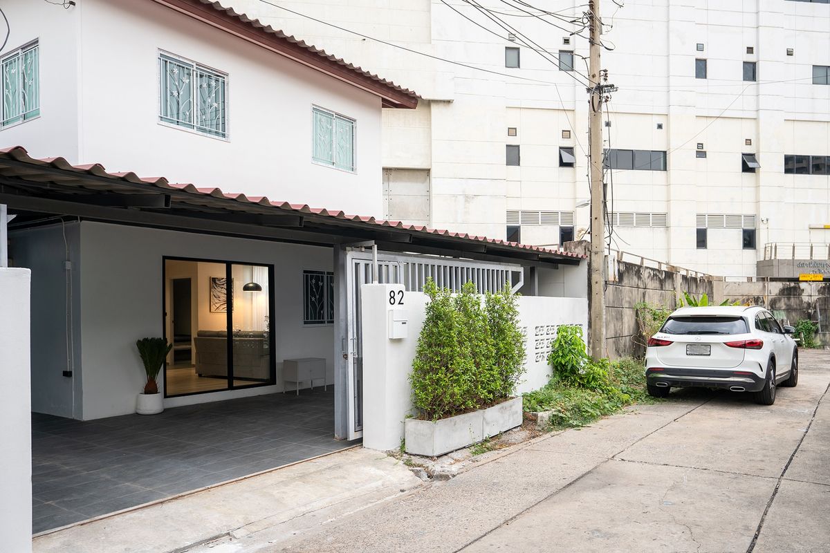 For RentHouseRatchadapisek, Huaikwang, Suttisan : 🏠 Detached house for rent Golden location in the heart of the city - Pracharat Bamphen 17 (Property Code: LM000659)