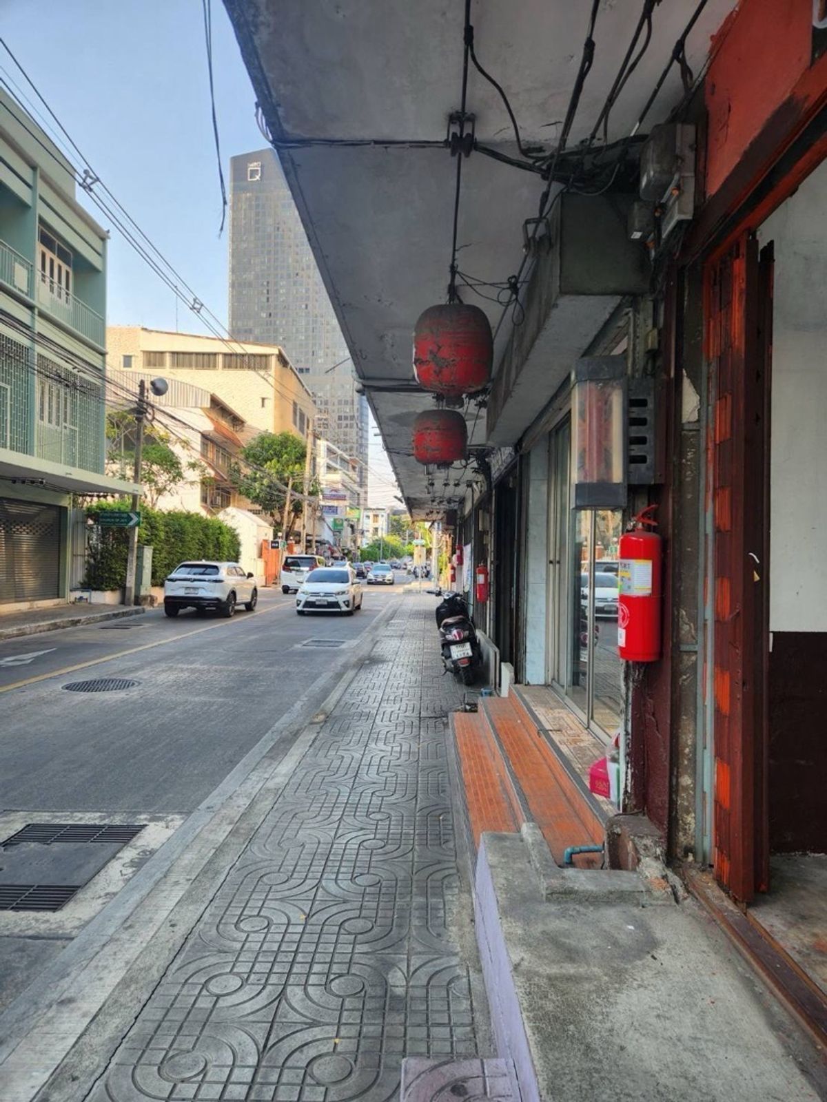 For RentShop HouseSukhumvit, Asoke, Thonglor : Rent a 3 -story commercial building, 2 booths.