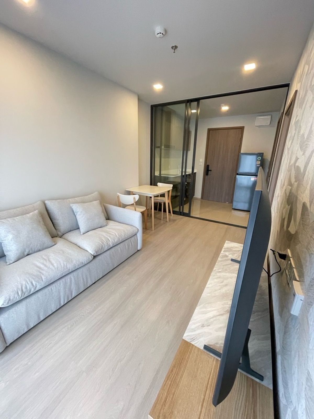 ให้เช่าคอนโดลาดพร้าว เซ็นทรัลลาดพร้าว : 🔥ให้เช่าด่วน🔥ไลฟ์ พหล-ลาดพร้าว  เฟอร์และเครื่องใช้ไฟฟ้าครบ  ติดรถไฟฟ้าห้าแยกลาดพร้าว พร้อมเข้าอยู่