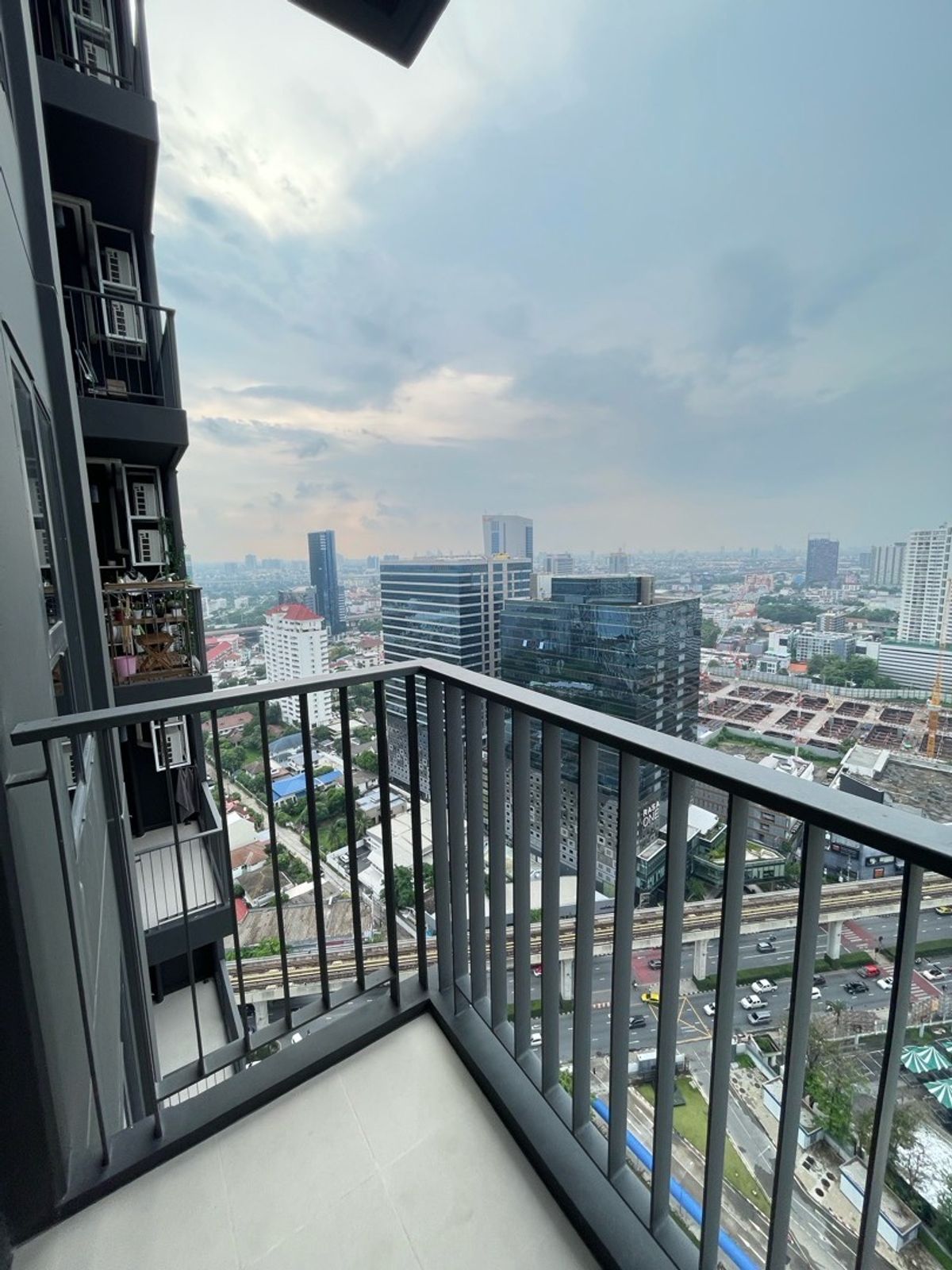 ให้เช่าคอนโดลาดพร้าว เซ็นทรัลลาดพร้าว : 🔥ให้เช่าด่วน🔥ไลฟ์ พหล-ลาดพร้าว  เฟอร์และเครื่องใช้ไฟฟ้าครบ  ติดรถไฟฟ้าห้าแยกลาดพร้าว พร้อมเข้าอยู่