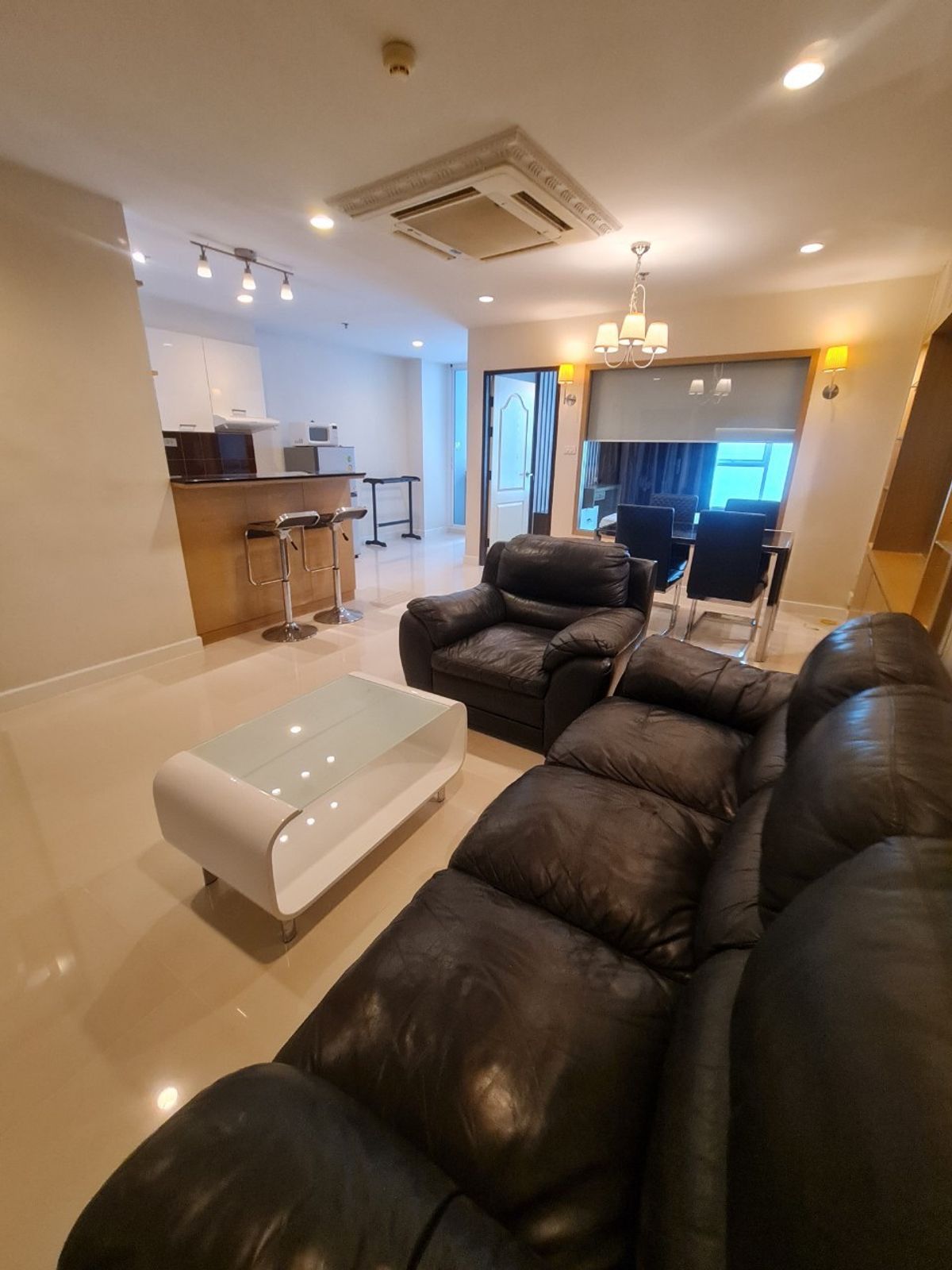 For SaleCondoSukhumvit, Asoke, Thonglor : Ultra Rare Unit with Waterfall View at the Best Price Condo for Sale at Sukhumvit Living Town, 57 SQ.M., next to MRT Phetchaburi, directly opposite Srinakharinwirot University