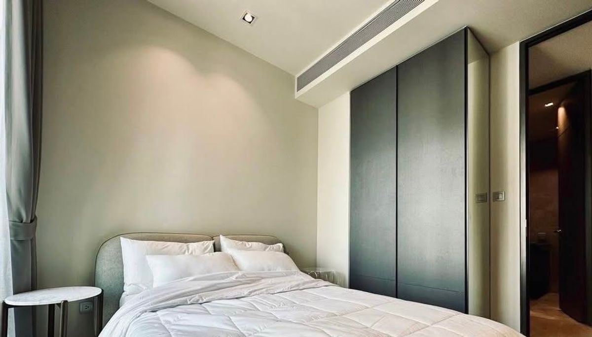 For RentCondoWitthayu, Chidlom, Langsuan, Ploenchit : Luxury condo at 28 Chidlom. Convenient transportation. Near the BTS Skytrain has a beautiful room shuttle. Ready to stay immediately !!  