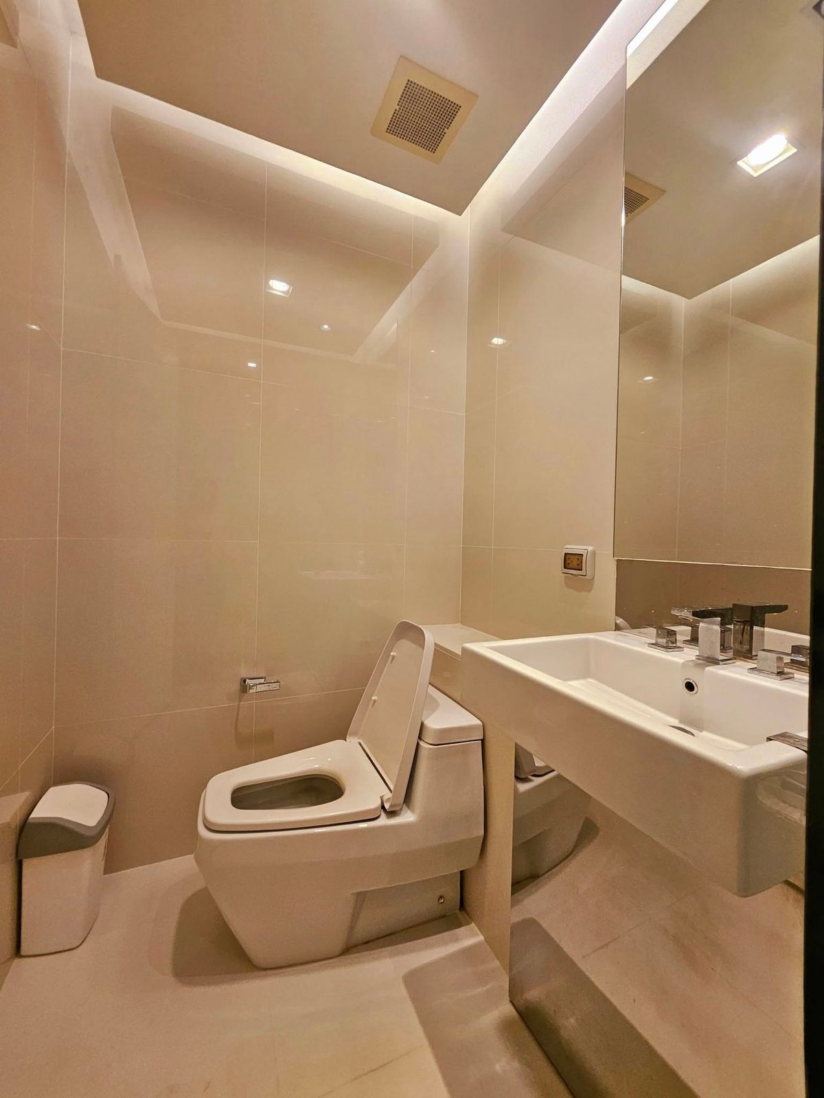 For SaleCondoLadprao, Central Ladprao : ✨ Rare One-Owner Condo for Sale – Fully Furnished High Floor Unit with Unblocked View | Equinox Phahol–Vibha, Prime BTS Location