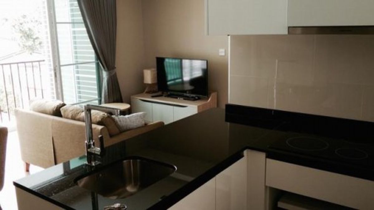 For RentCondoSukhumvit, Asoke, Thonglor : Low floor 2 bed 2 bath 60 sqm condo at Maestro Sukhumvit 39 for rent 37,000THB per month, Sukhumvit Soi 39, Phrom Phong BTS station
