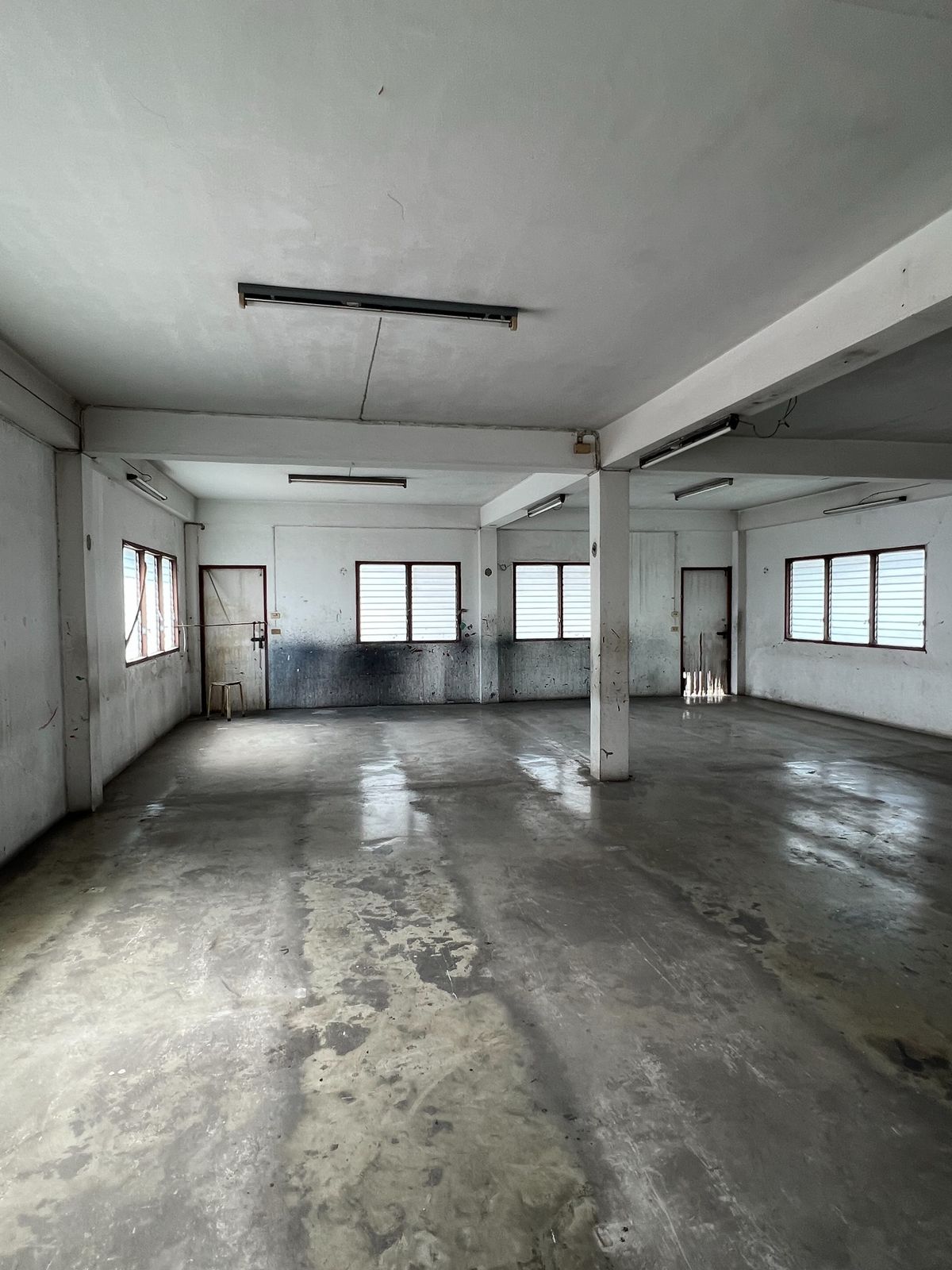 ขายโฮมออฟฟิศบางนา แบริ่ง ลาซาล : 🏬 อาคารพาณิชย์ 4 ชั้น ใจกลางบางนา พื้นที่ใช้สอยใหญ่ 1,500 ตร.ม. พร้อมดาดฟ้าและที่จอดรถส่วนตัว ทำเลทอง ใกล้ BTS และทางด่วน!