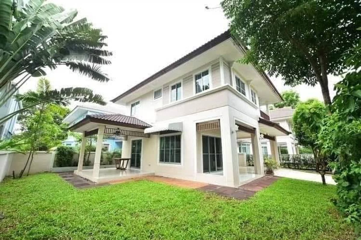 For RentHouseChaengwatana, Muangthong : Rent a detached house, Pruek Lada Tiwanon-Ratchaphruek 345, has a garden near Robinson Ratchaphruek.